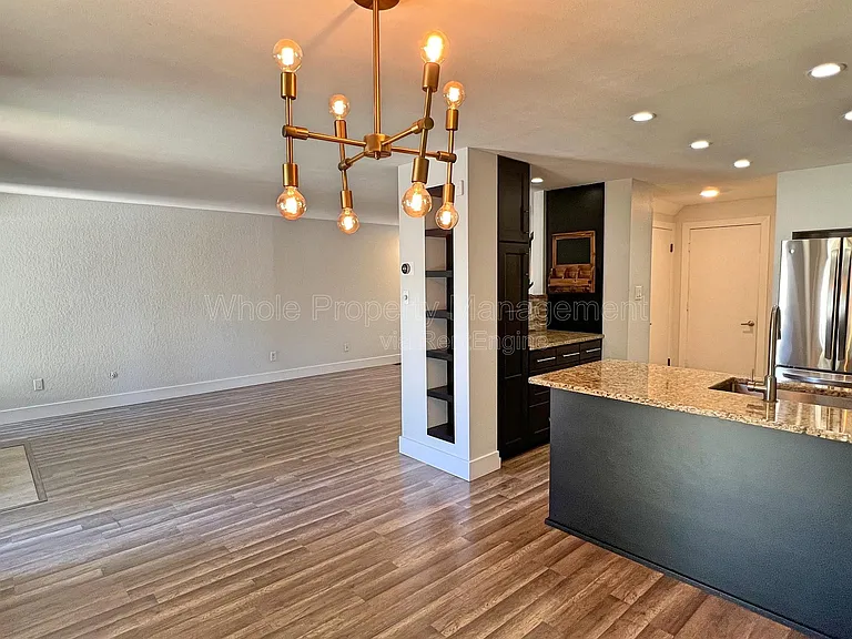 3032 S Macon Cir — Photo 7