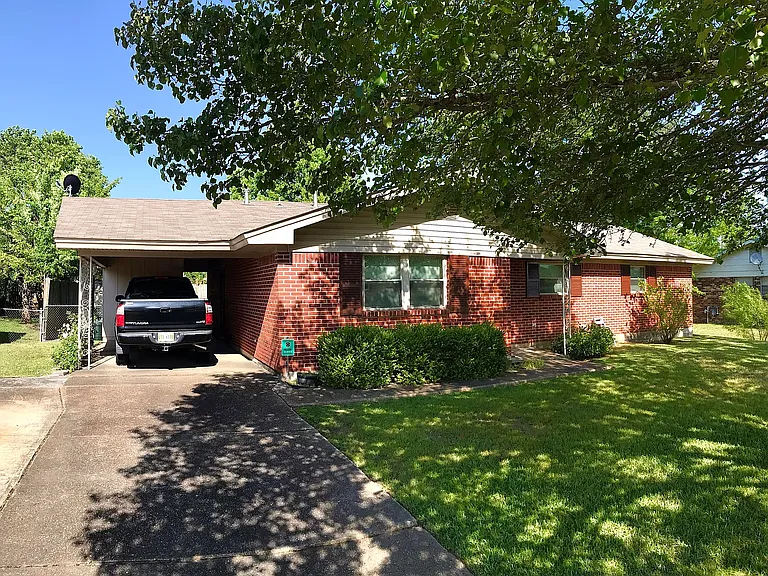 2619 McArthur Dr — Photo 1
