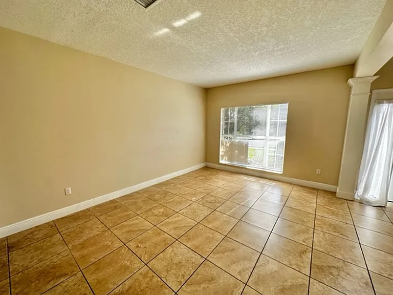 955 W Charing Cross Cir — Photo 5