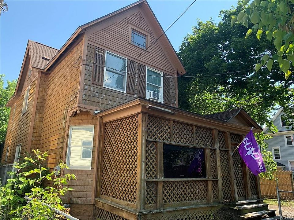 1st image of 102 E Beard Ave