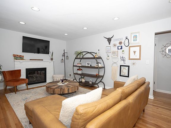 4th image of 720 E Dominion Blvd