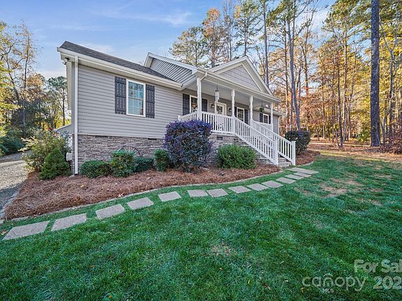 4th image of 1223 Rainbow Dr