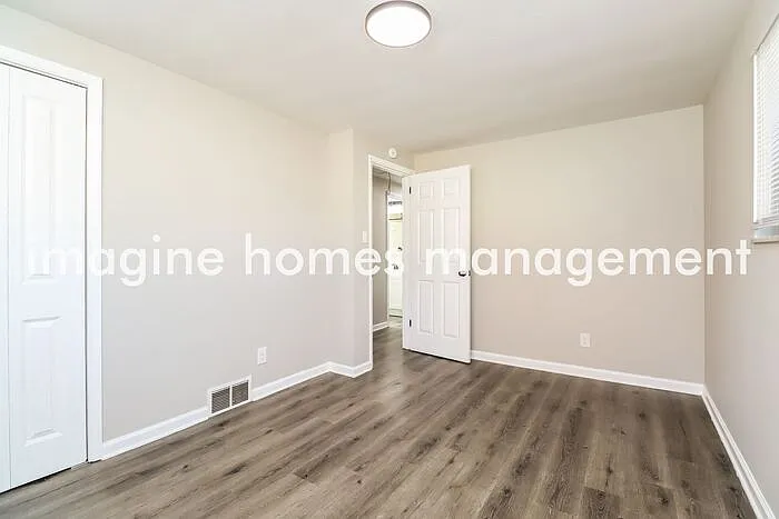 229 Marion Dr — Photo 8