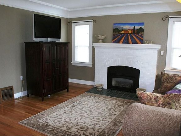 3rd image of 816 8th St NW
