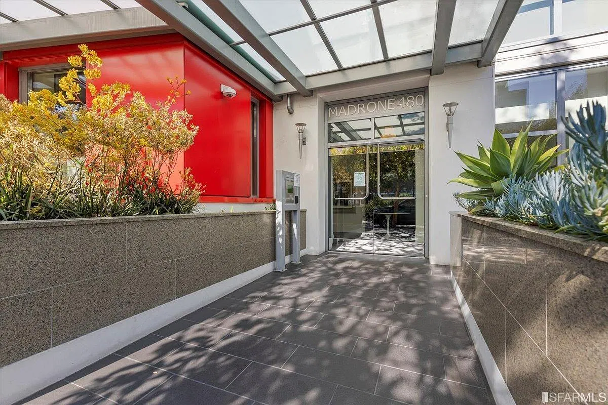 1 bed, 928 sqft, $5,950 — Photo 2