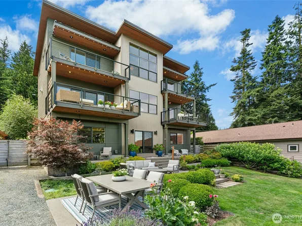 1447 Elm Place, Freeland, WA 98249