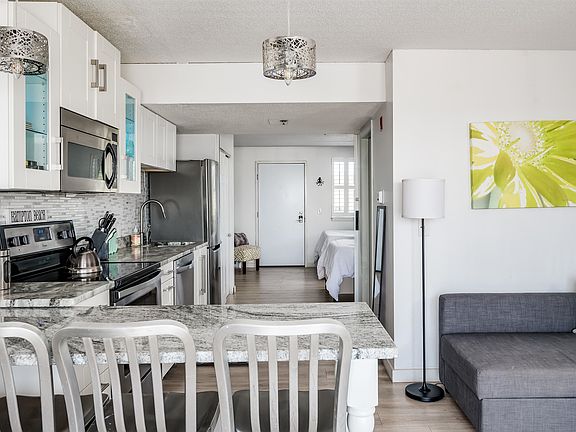 5th image of 933 Ocean Blvd #207