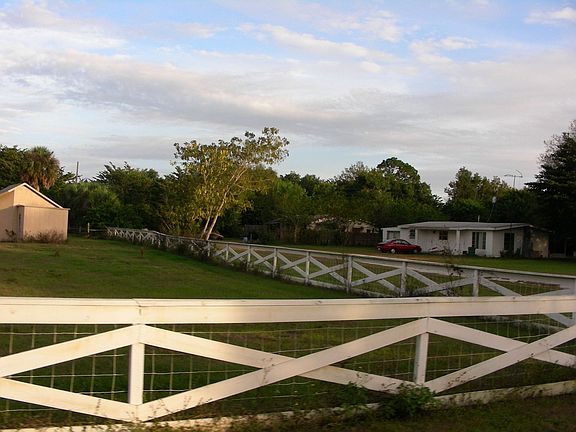 HIDDEN FROM LIL' S LN.