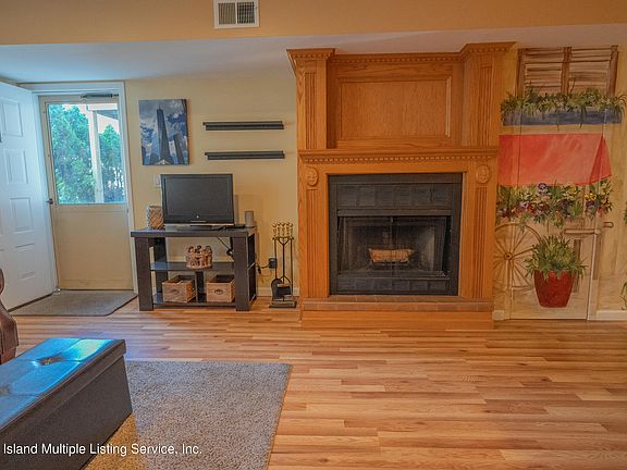 5th image of 24 Abingdon Ave #24