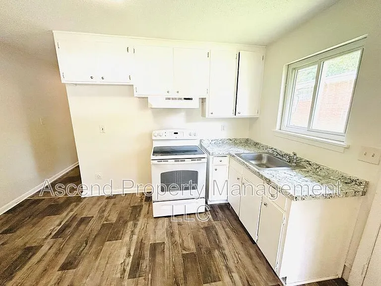 1102 N Hickory St #A — Photo 3