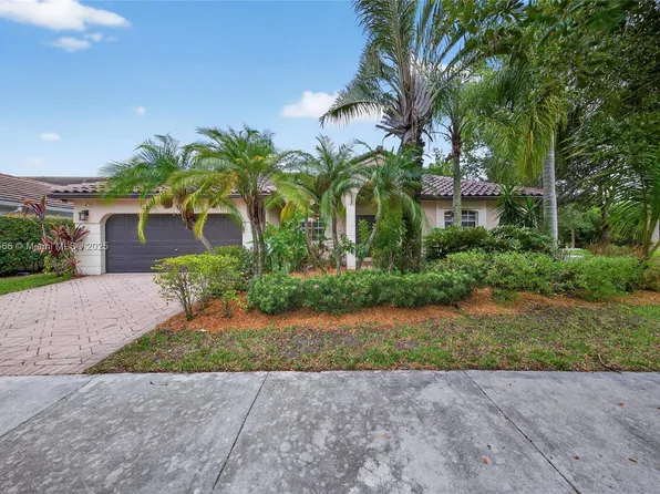 704 Lake Blvd, Weston, FL 33326