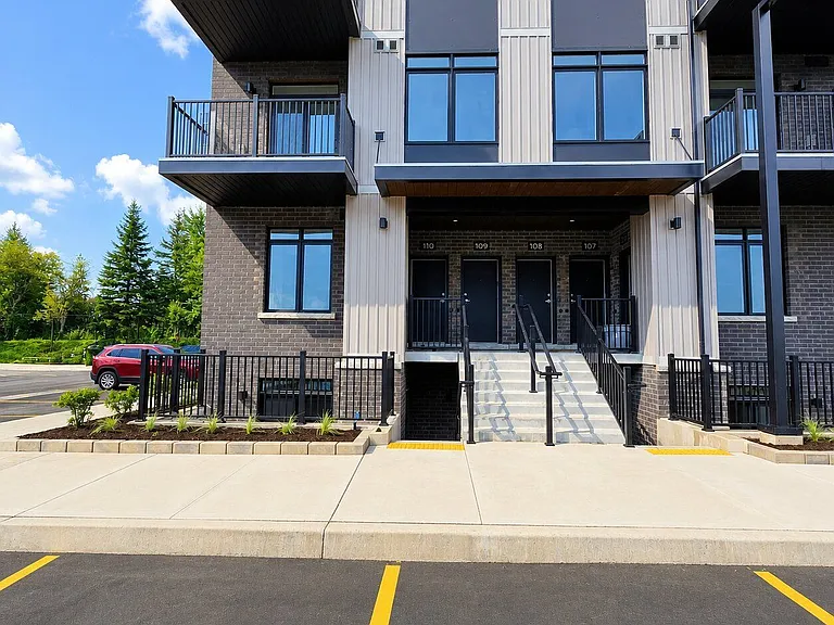 824 Woolwich St #110 — Photo 2