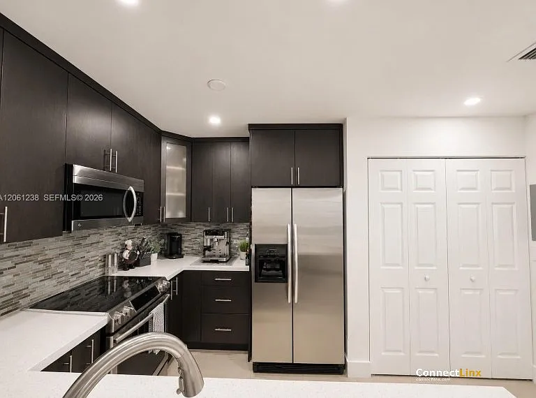 12610 SW 54th St — Photo 17