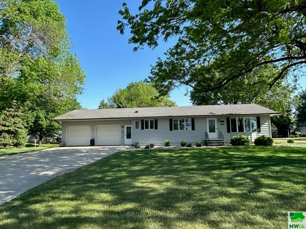 1309 Webb St, Boyden, IA 51234