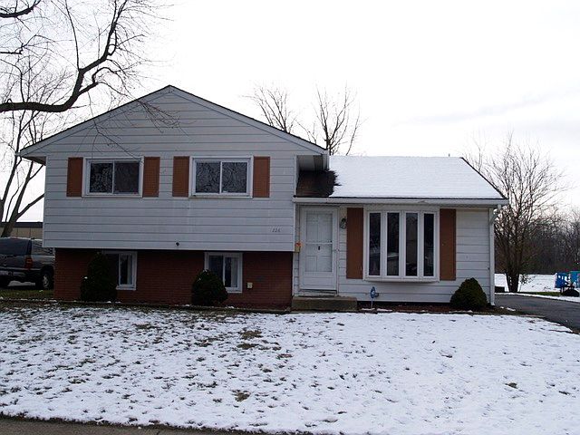 1st image of 226 E Rose St
