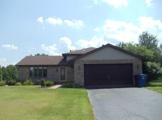 430 Rolling Meadows Dr, Valparaiso, IN 46385