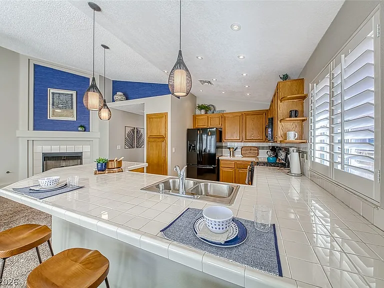 8421 Honeywood Cir — Photo 3