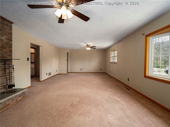 5th image of 9 Marty Ln