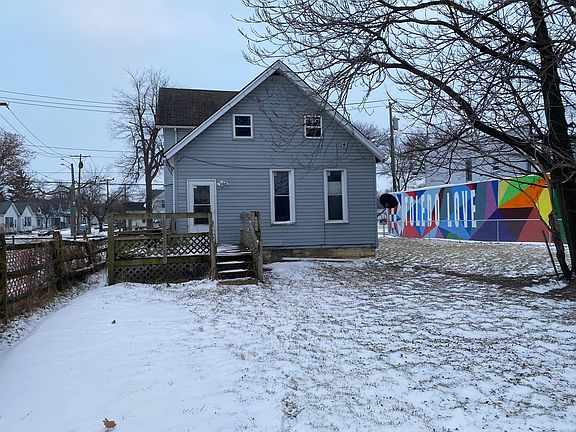 3rd image of 836 Western Ave