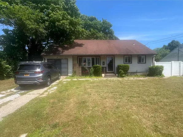 17 Princeton Street, Bay Shore, NY 11706
