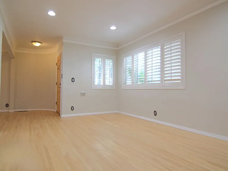 1440 N Pass Ave — Photo 4