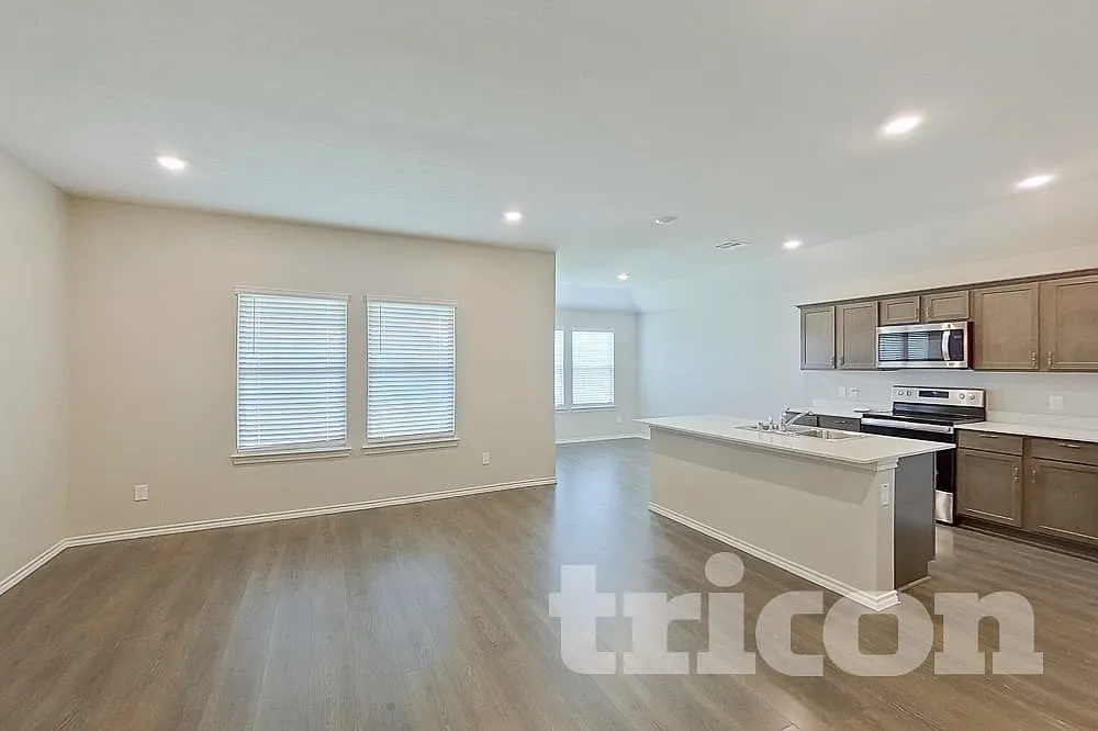 848 Glover Dr Aubrey TX — Photo 2