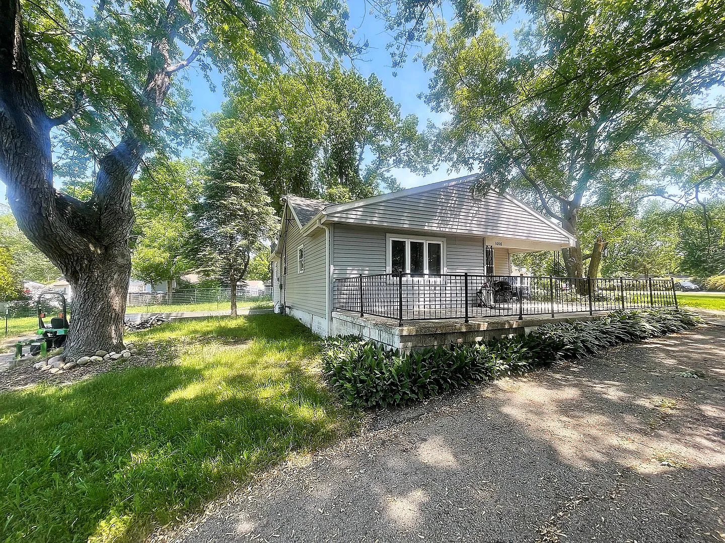 1008 Wallis Ave photo 1