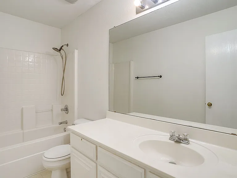 608 Gracie Ln — Photo 5