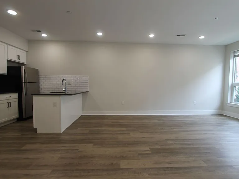 East Main Manayunk Apartments — Photo 52