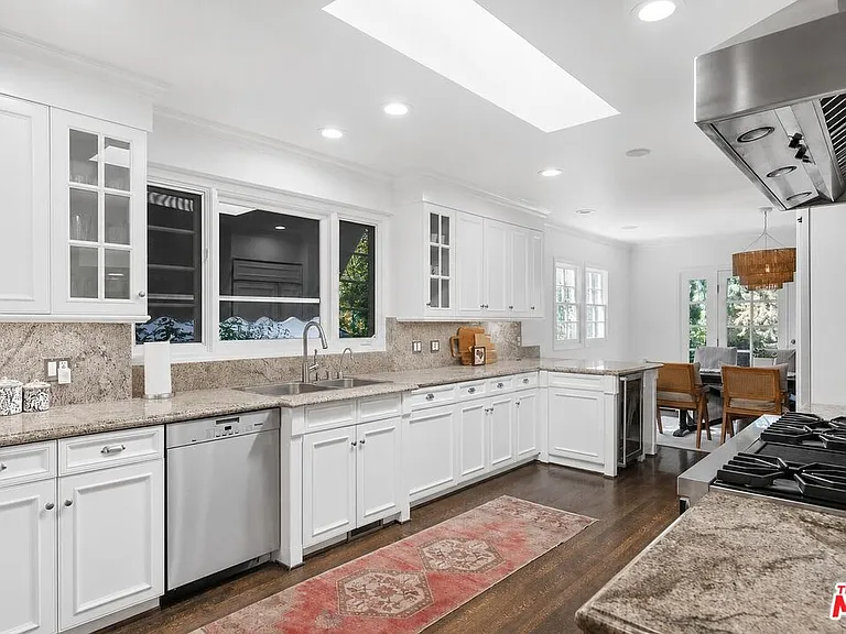 10576 Lindbrook Dr — Photo 19
