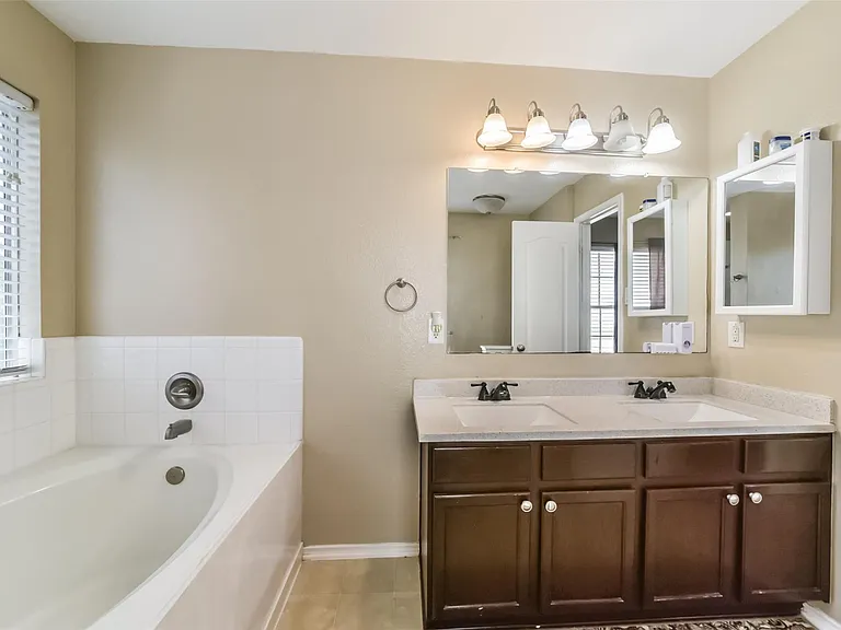 3818 Brook Garden Ln — Photo 36