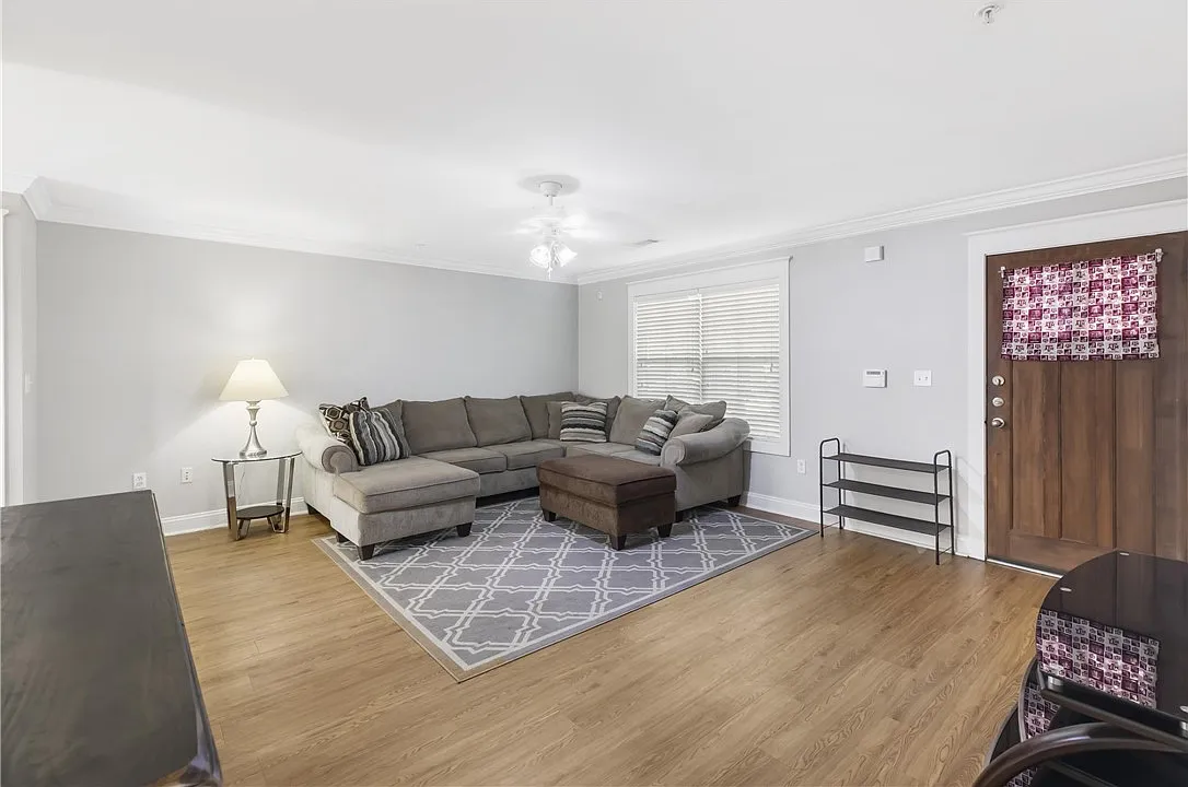 3 bed, 1324 sqft, $1,450 — Photo 3