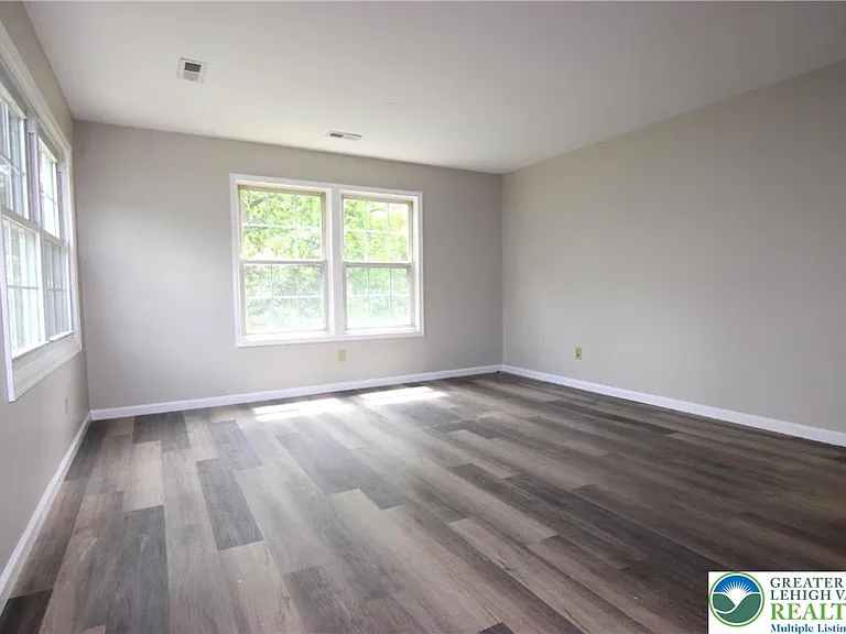 228 Spring House Ln — Photo 6