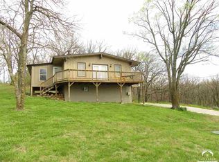 8416 Oak Point Rd, Ozawkie, KS 66070