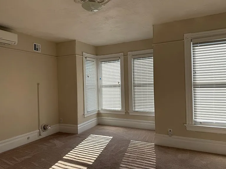 1712 Filbert St — Photo 2
