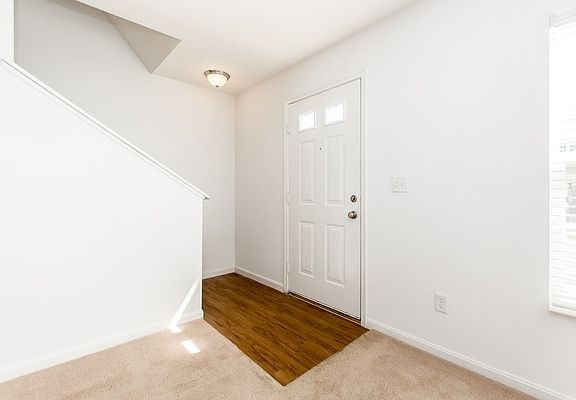 3rd image of 920 Summerville Dr