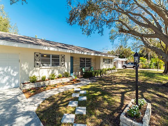 3rd image of 2911 Bougainvillea St