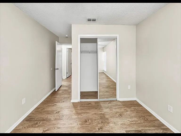 241 Rock Springs Dr — Photo 5