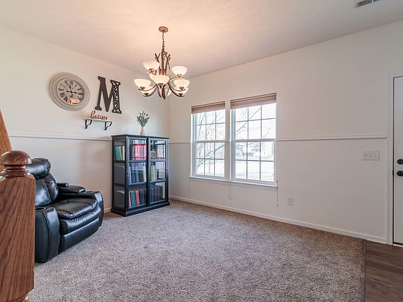 4th image of 129 Bishop Dr