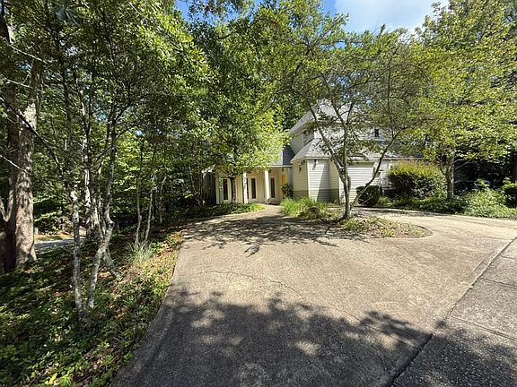 2nd image of 380 Butternut Dr