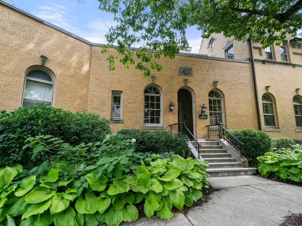 60 Glen Rd #303, Brookline, MA 02445