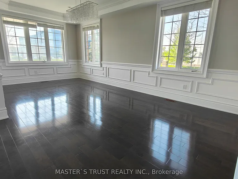 66 Starhill Cres — Photo 2