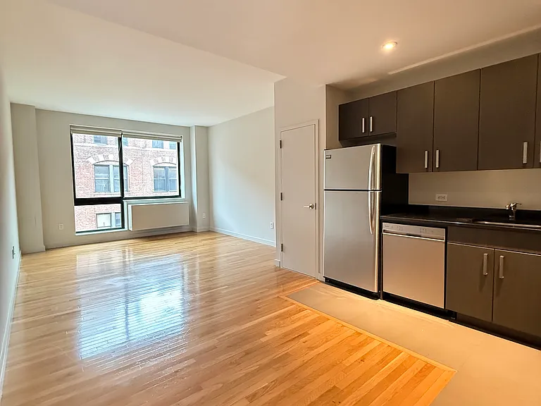 537 W 27th St #5G — Photo 11