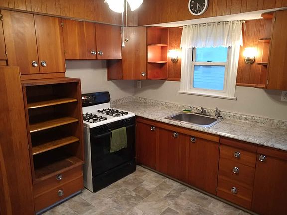 3rd image of 399 Berea St