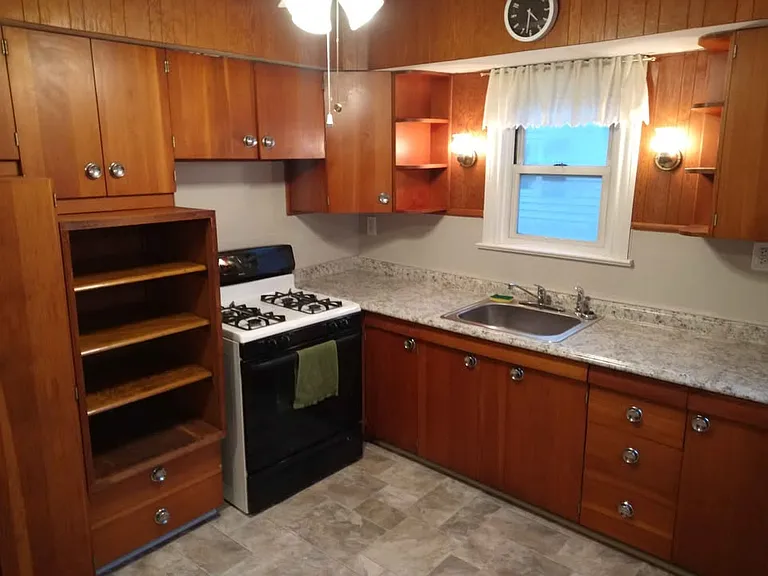 399 Berea St — Photo 3