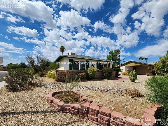 2nd image of 2345 E Paradise Dr