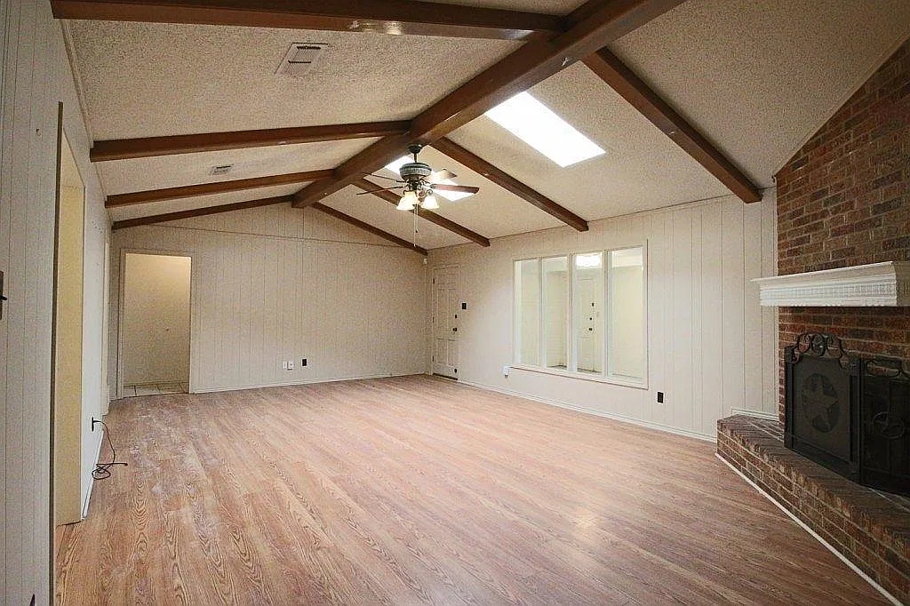 3 bed, 2272 sqft, $1,899 — Photo 2