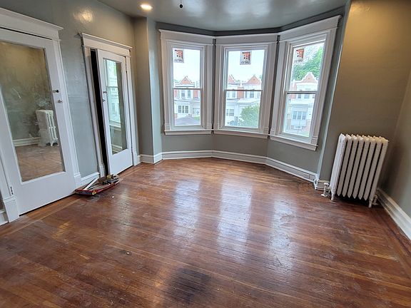 4th image of 5725 Warrington Ave