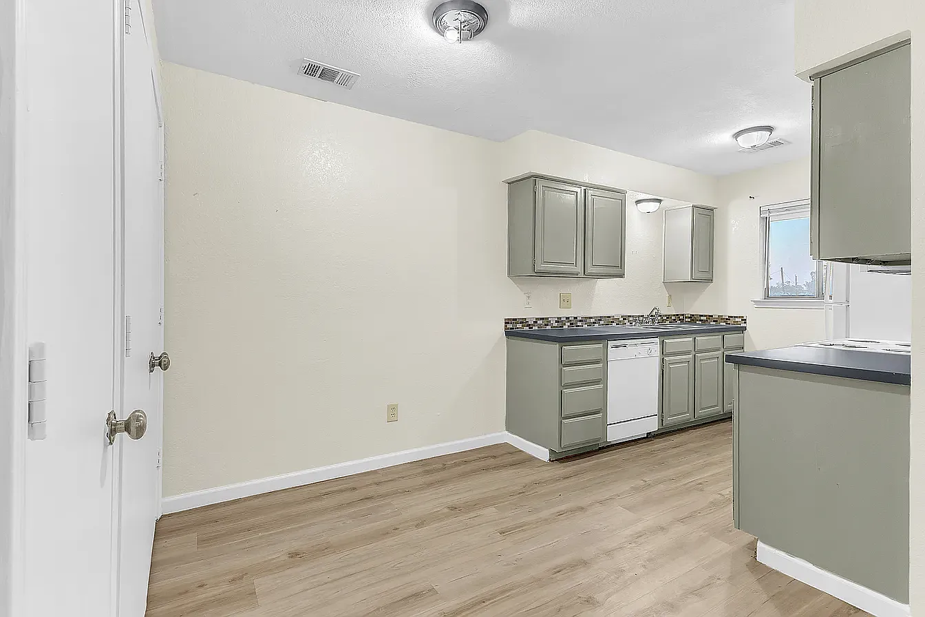 Trinity Apartments — Photo 3