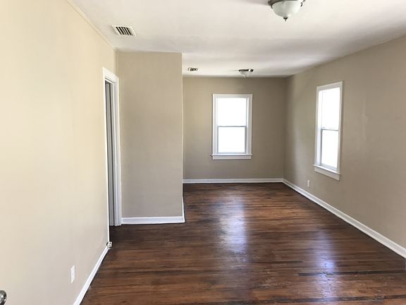 Living room/ dining room